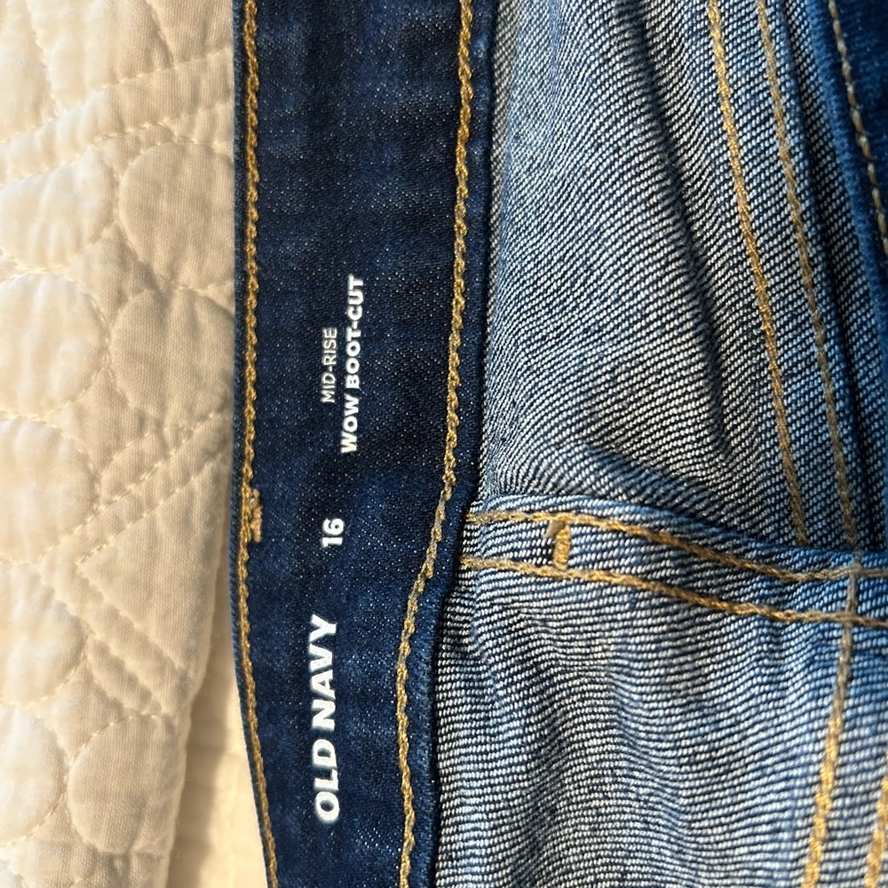 Old Navy Mid-Rise Wow Bootcut Jeans - Picture 3 of 4